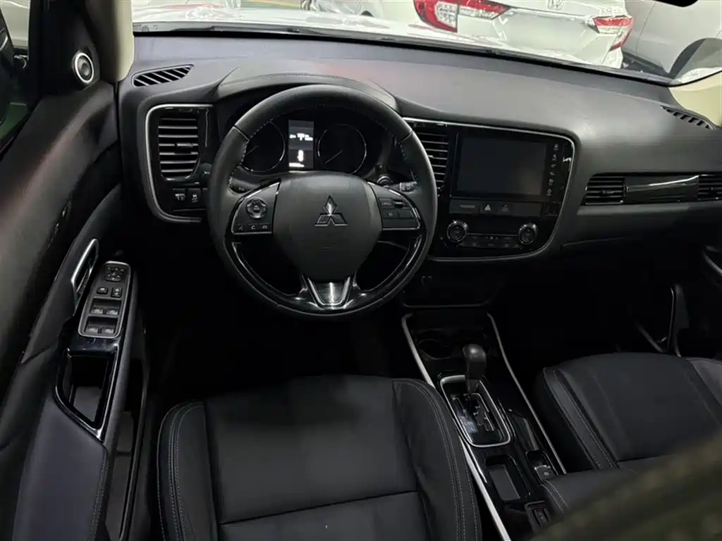 Mitsubishi Outlander 2019 — фото 10