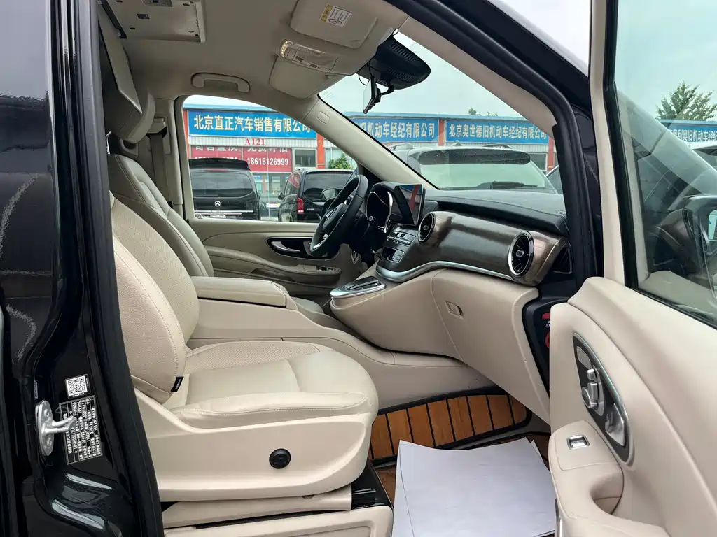 Mercedes-Benz V-Class 2020 — фото 24