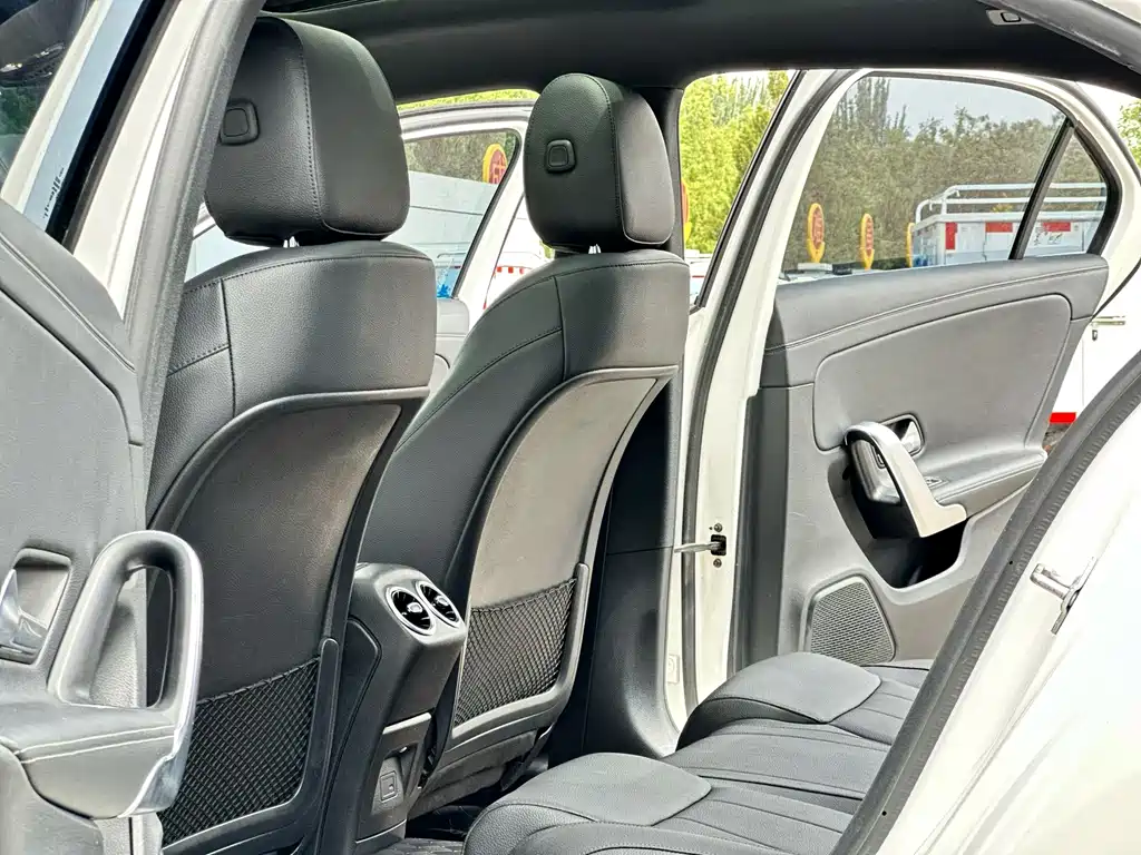 Mercedes-Benz A-Class 2022 — фото 6