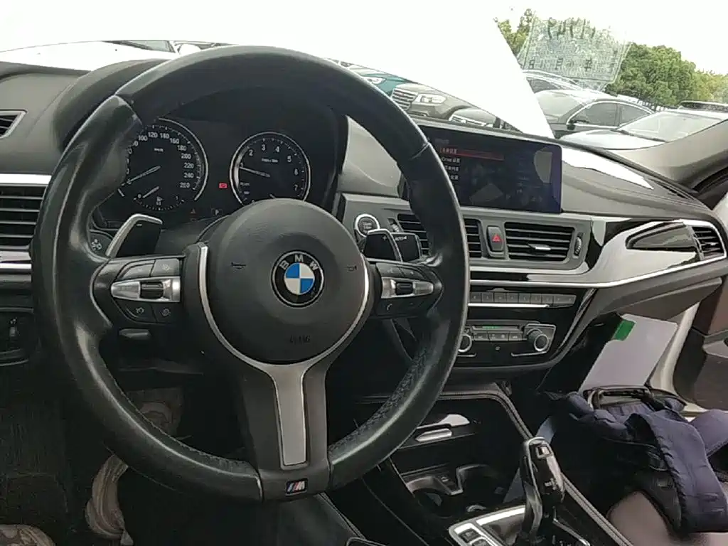BMW 1 Series 2020 — фото 10