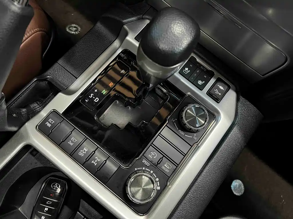 Toyota Land Cruiser 2019 — фото 12
