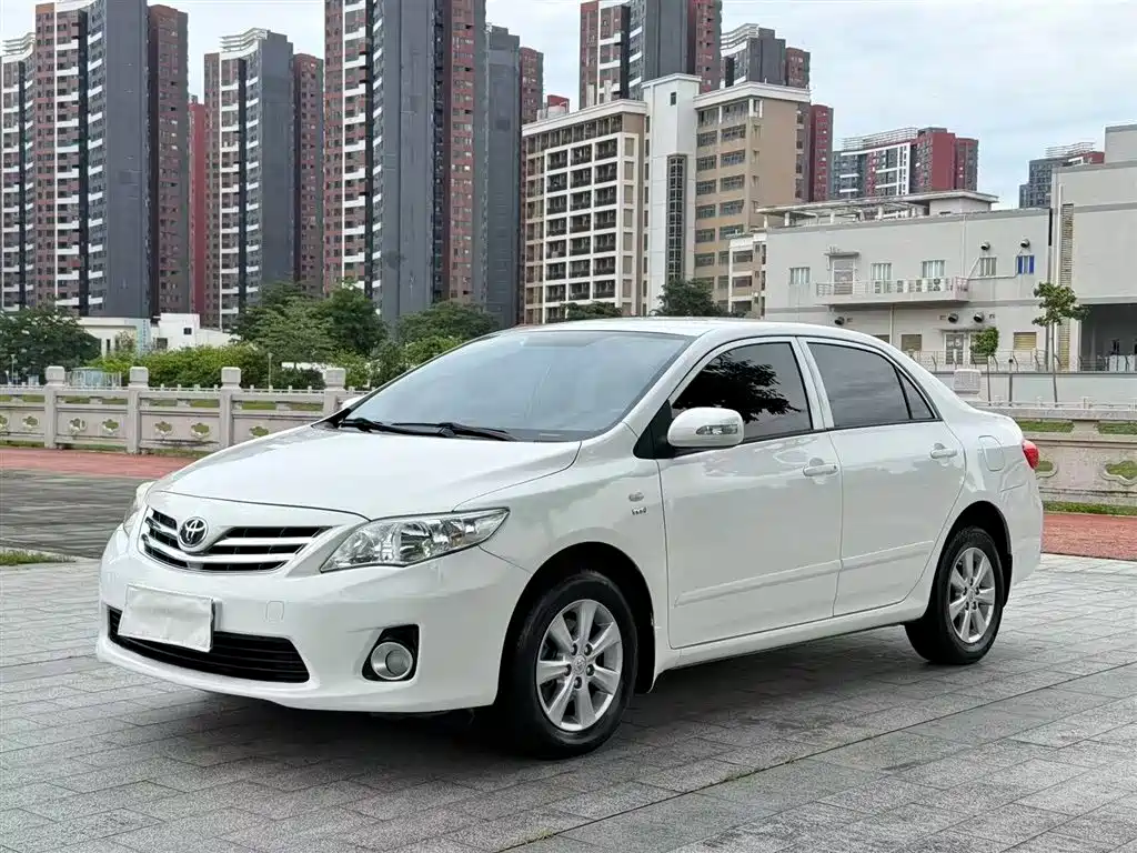 Toyota Corolla 2014 — фото 1