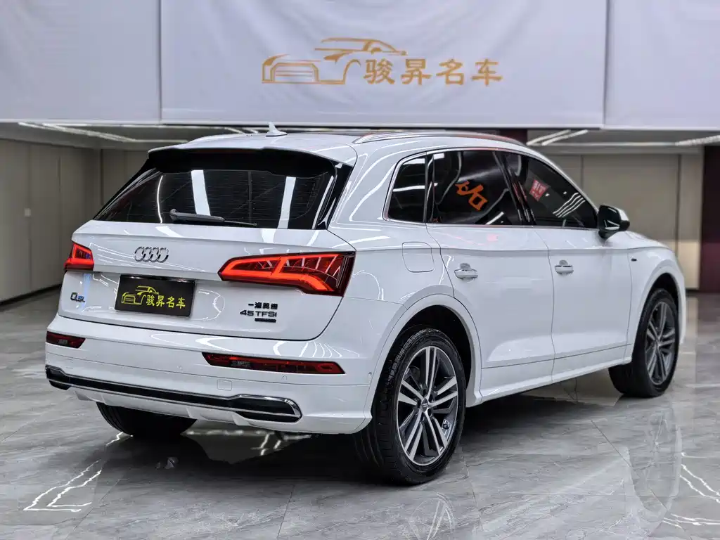 Audi Q5L 2020 — фото 6