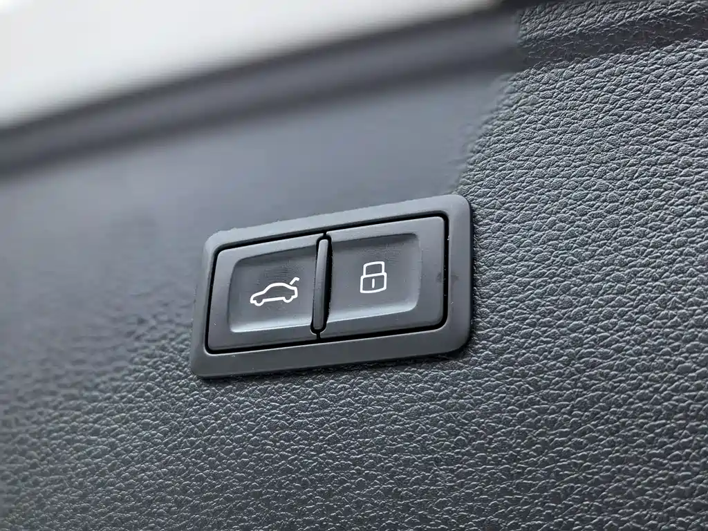 Audi Q5L 2020 — фото 31
