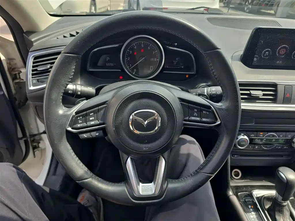 Mazda 3 Axela 2018 — фото 7