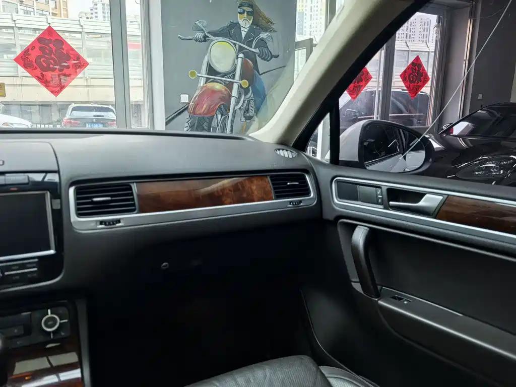 Volkswagen Touareg 2015 — фото 11