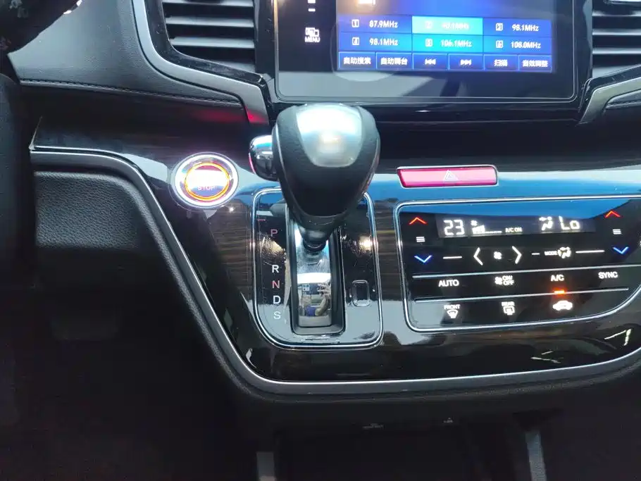 Honda Odyssey 2018 — фото 16