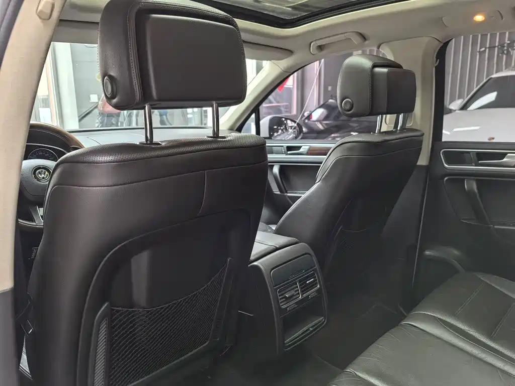 Volkswagen Touareg 2015 — фото 14