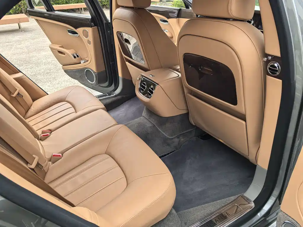 Bentley Mulsanne 2015 — фото 16