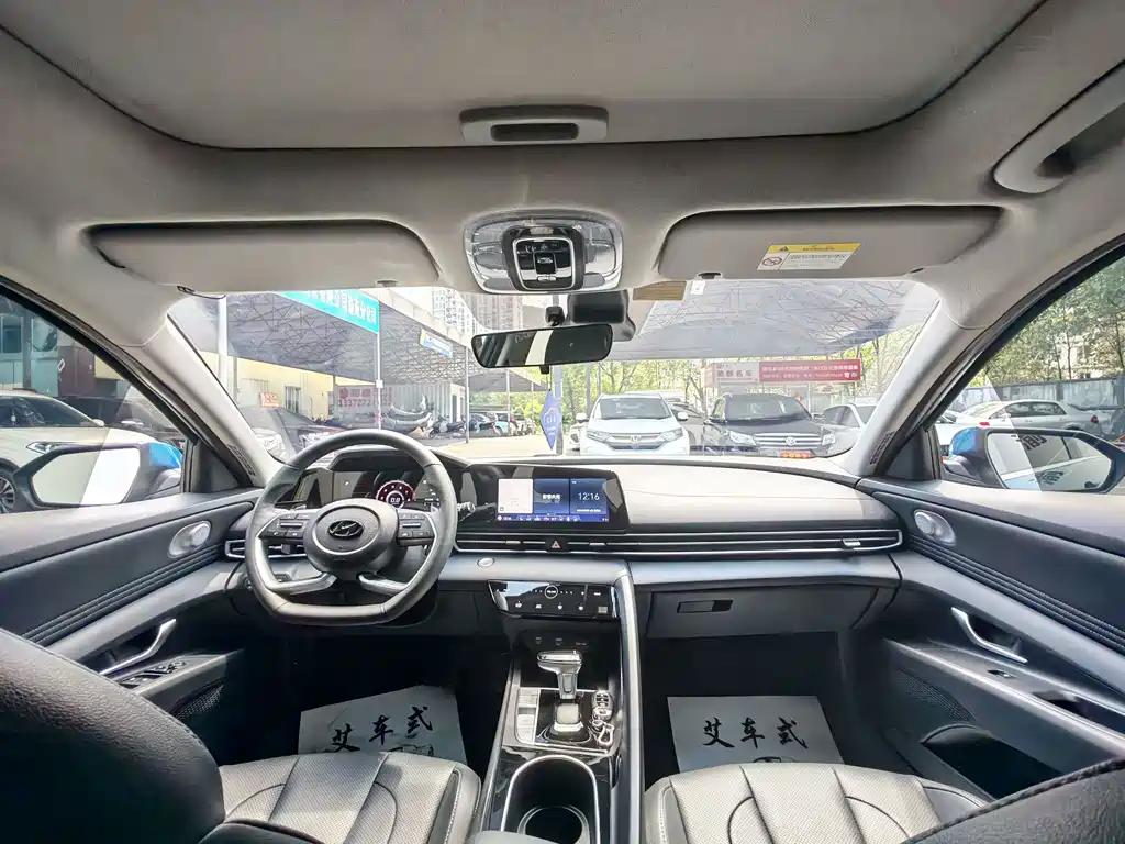 Hyundai Elantra 2023