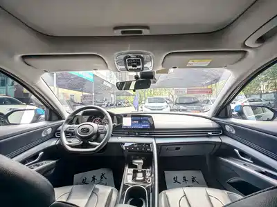 Hyundai Elantra 2023