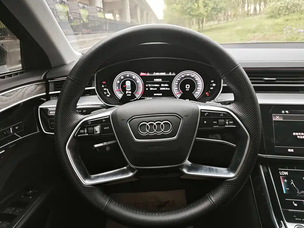 Audi A8 2021 — фото 9