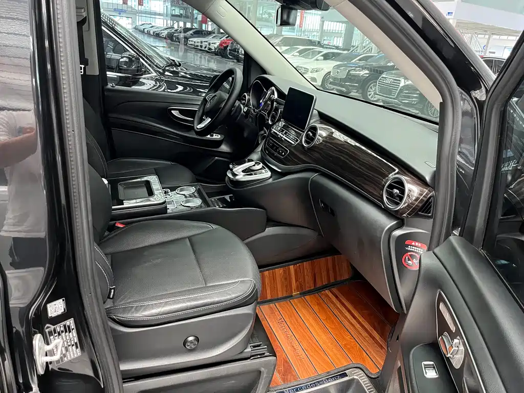 Mercedes-Benz V-Class 2018 — фото 7