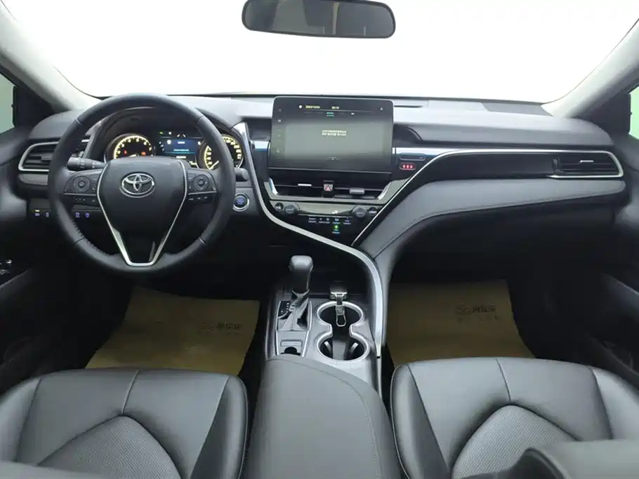 Toyota Camry 2023 — фото 12