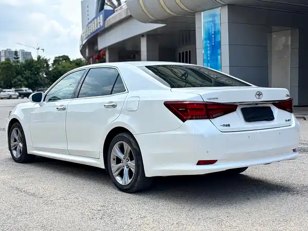 Toyota Crown 2016