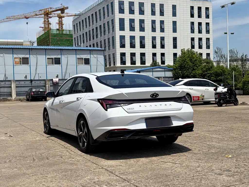 Hyundai Elantra 2022