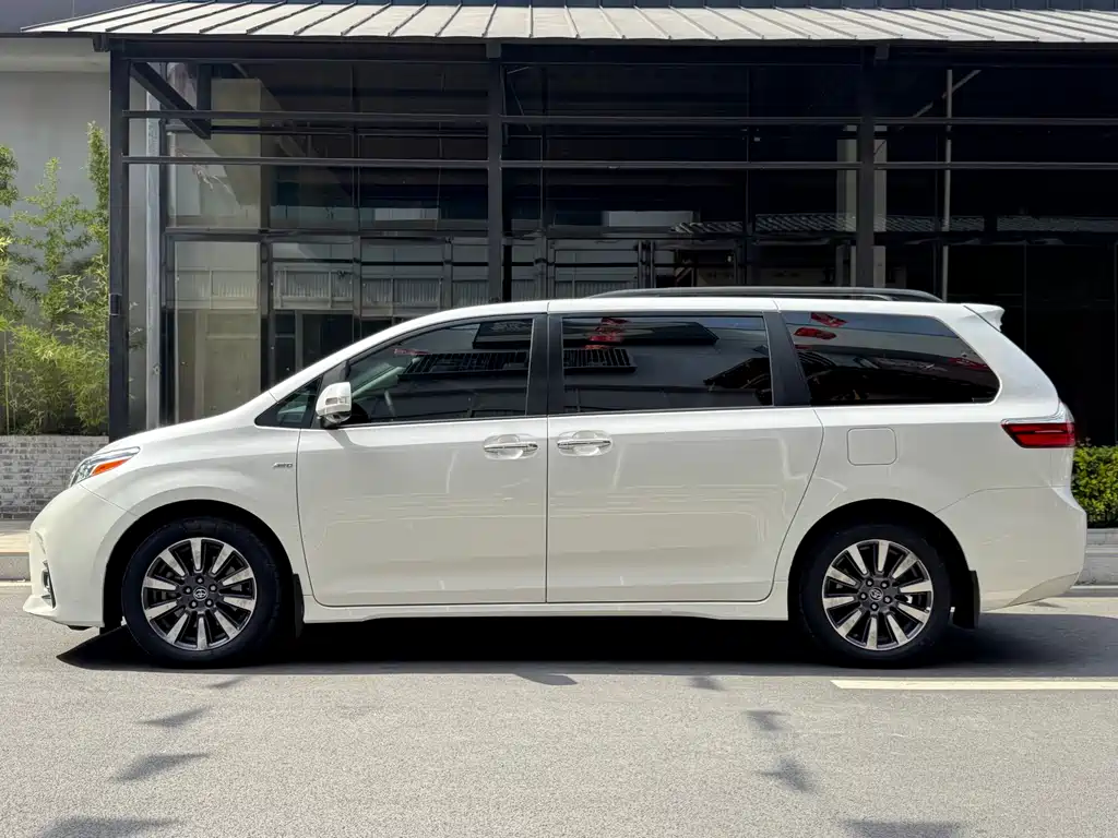 Toyota Sienna 2019 — фото 34