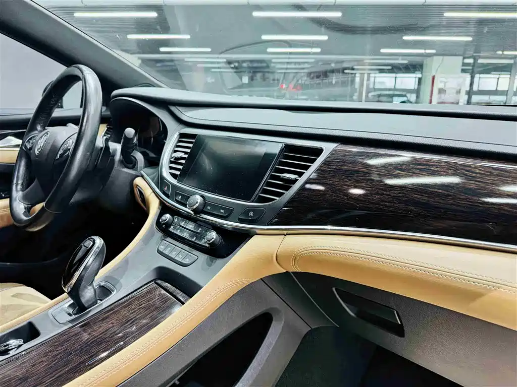 Buick LaCrosse 2017 — фото 27