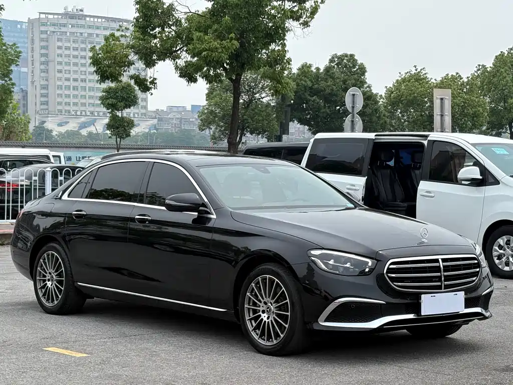Mercedes-Benz E-Class 2023 — фото 3