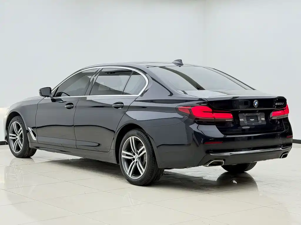 BMW 5 Series 2023 — фото 21