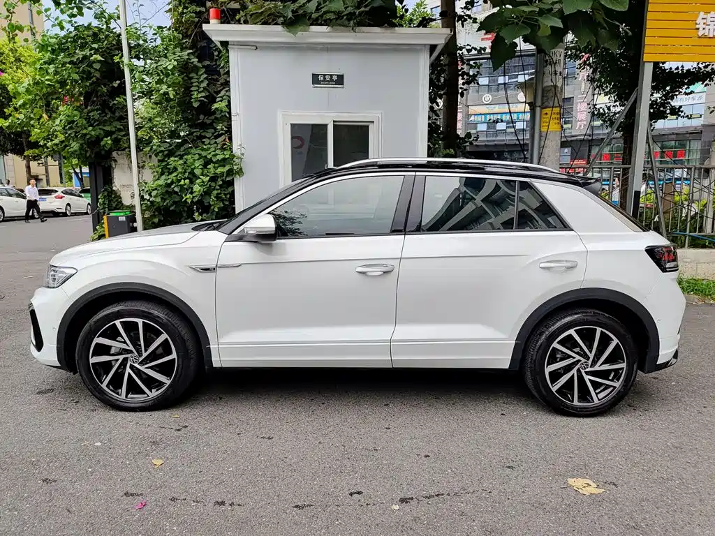 Volkswagen T-Roc 2023 — фото 3
