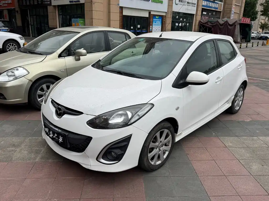 Mazda 2 2015 — фото 2