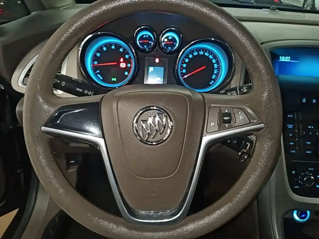 Buick Excelle 2015 — фото 11