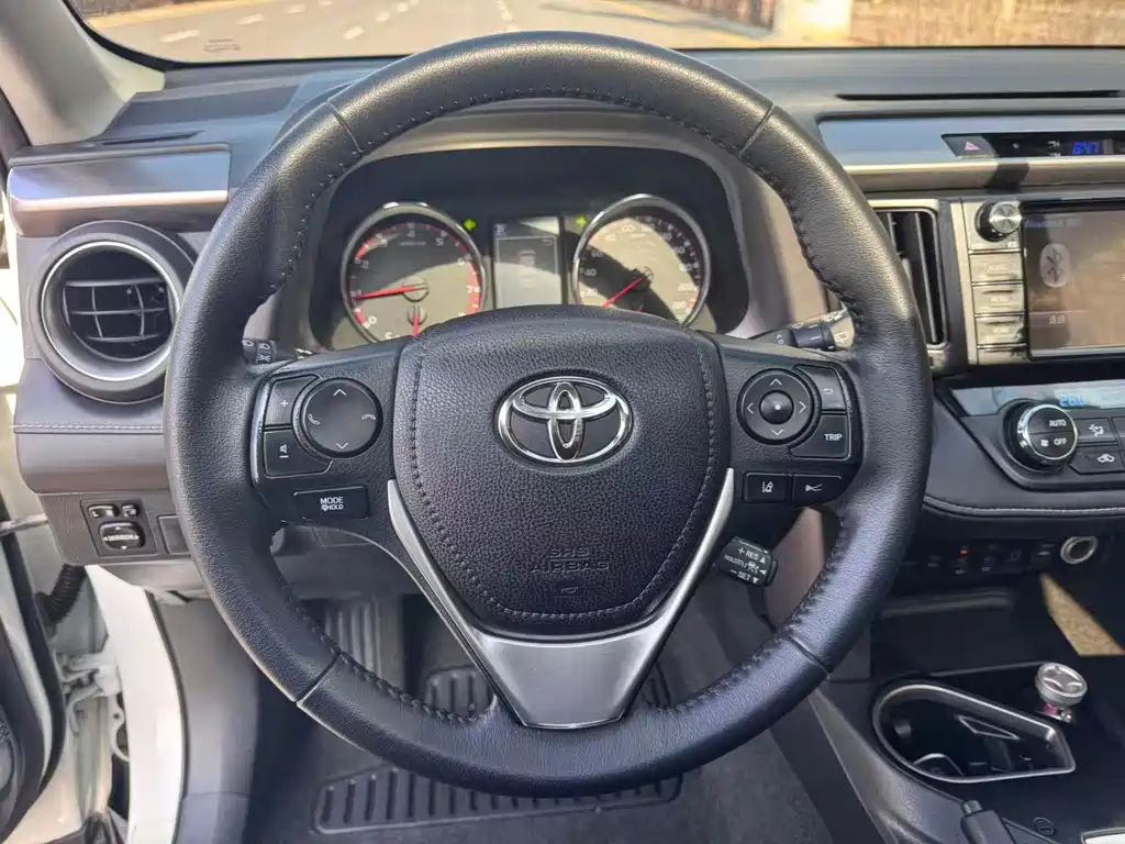 Toyota RAV4 2019 — фото 15