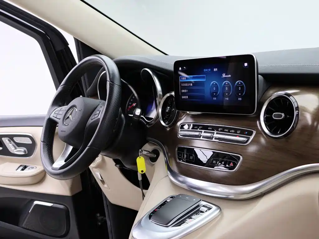 Mercedes-Benz V-Class 2021 — фото 12