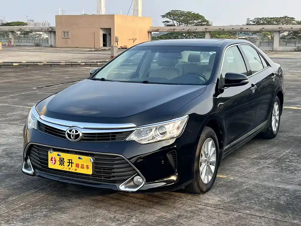 Toyota Camry 2015 — фото 1