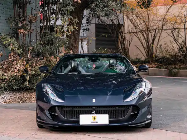 Ferrari 812 2023