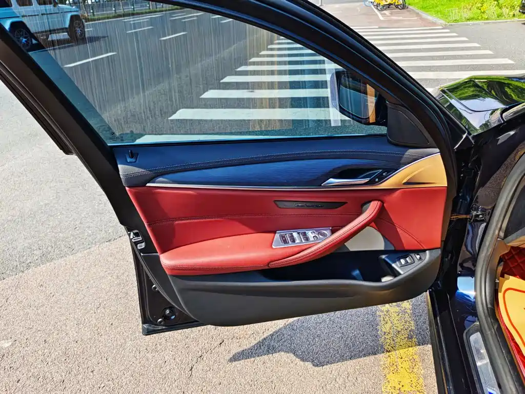 BMW 5 Series New Energy 2021 — фото 6