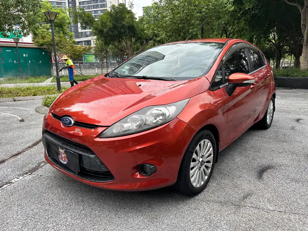 Ford Fiesta 2013 — фото 1