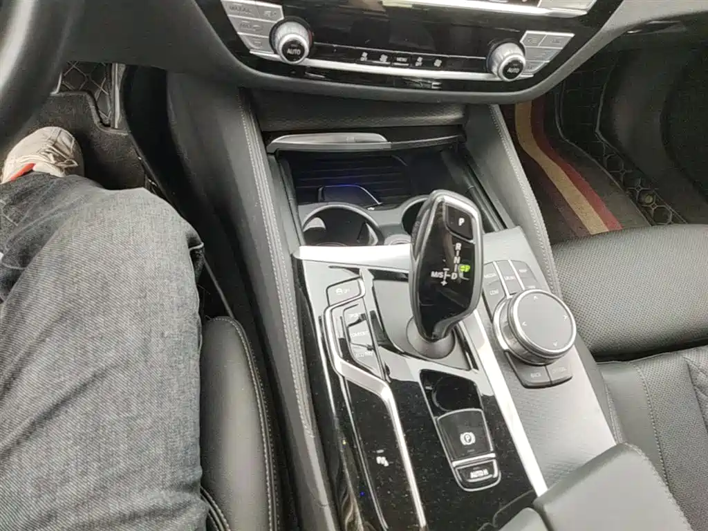 BMW 5 Series 2023 — фото 14