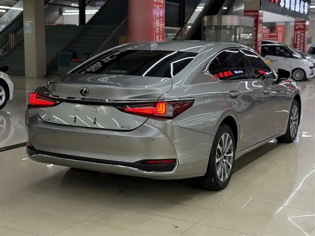Lexus ES 2023 — фото 15