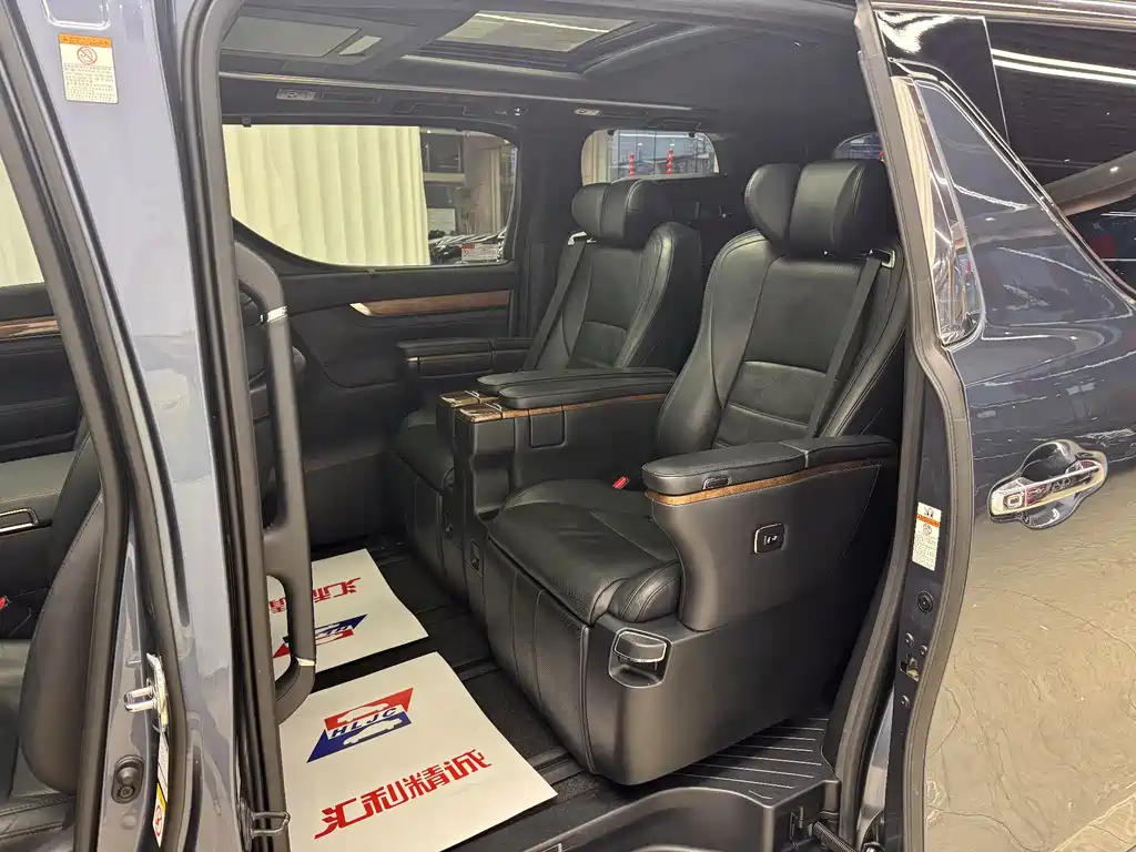 Toyota Alphard 2017 — фото 8