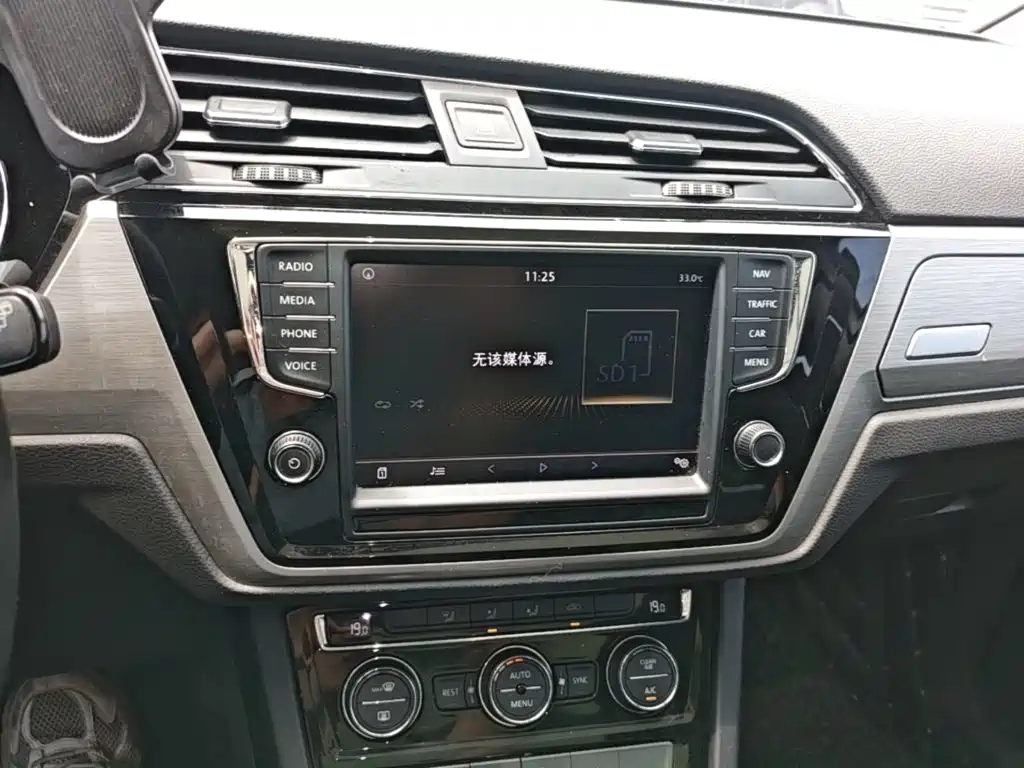 Volkswagen Touran 2019 — фото 13
