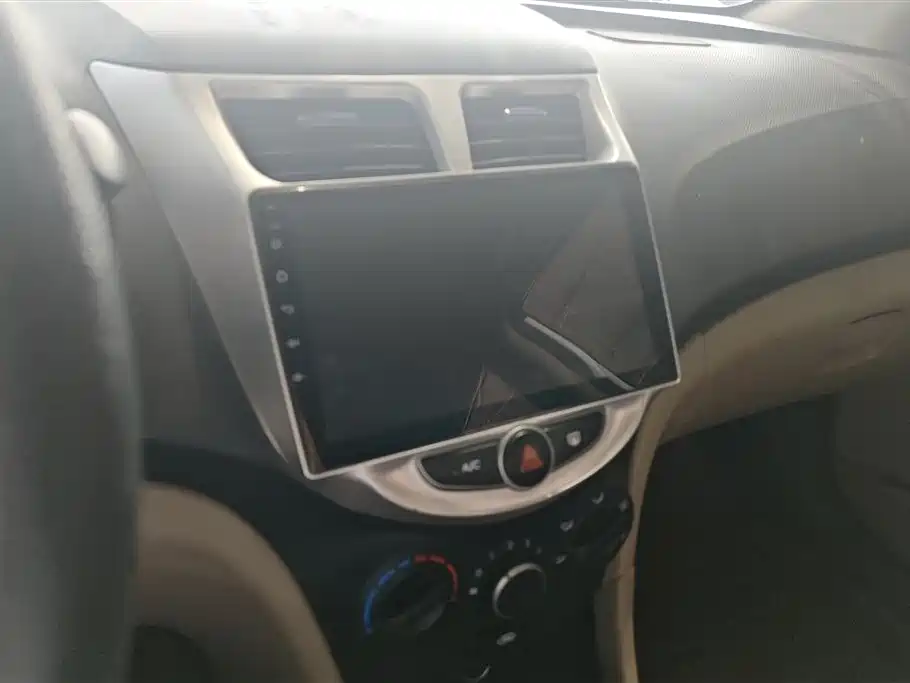 Hyundai Verna 2016 — фото 13
