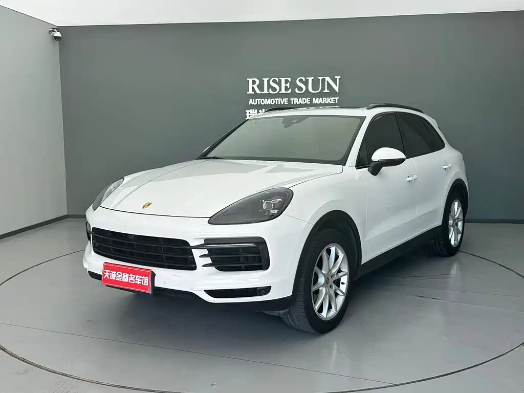 Porsche Cayenne 2019 — фото 28