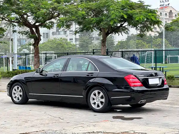 Mercedes-Benz S-Class 2011