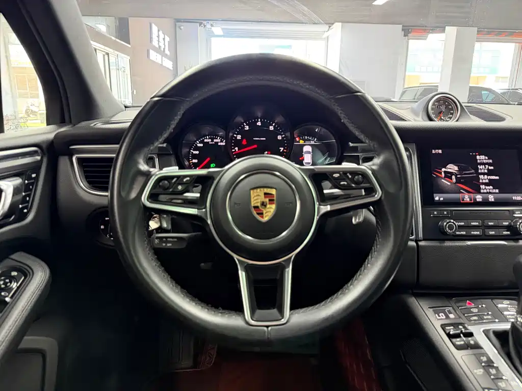 Porsche Macan 2017 — фото 9