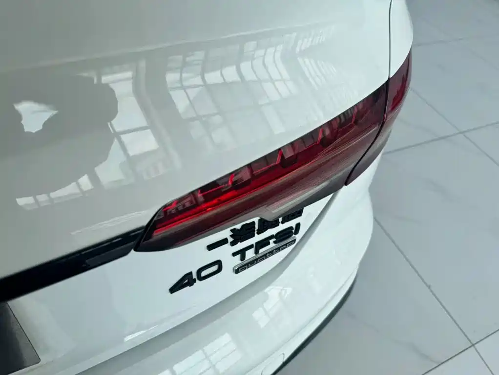 Audi A4L 2023 — фото 13