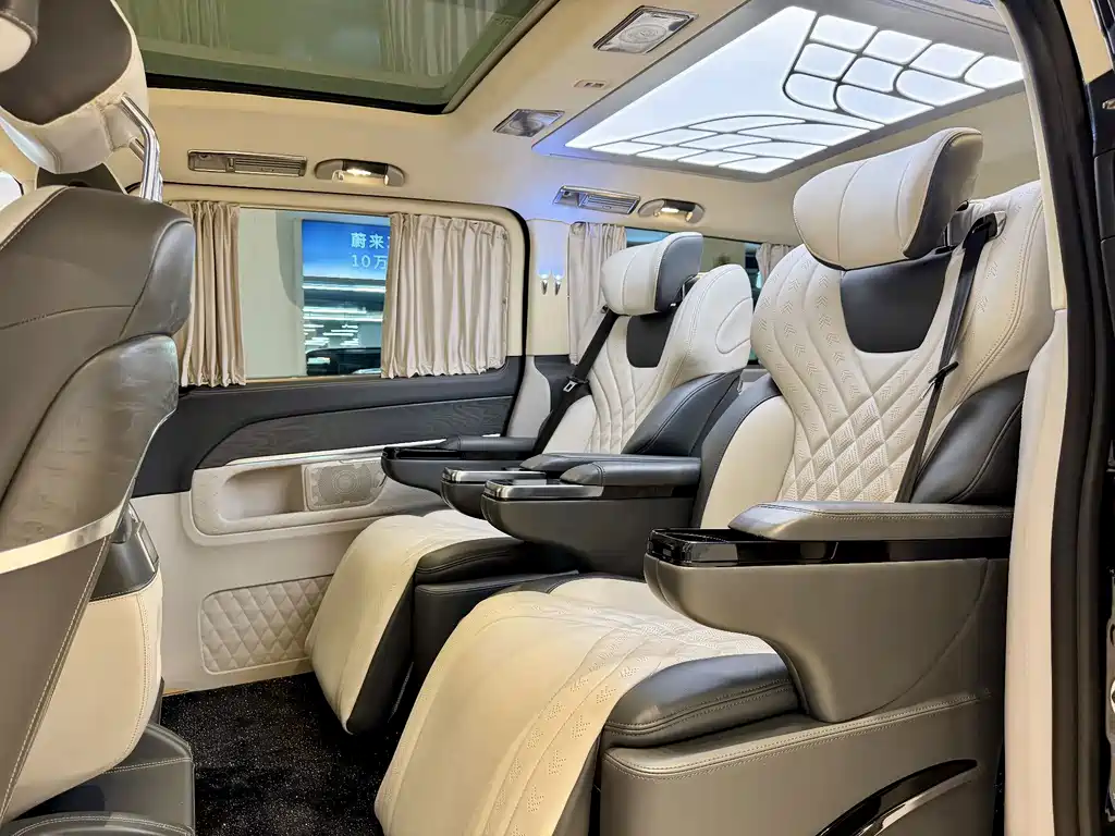 Mercedes-Benz V-Class 2021 — фото 10