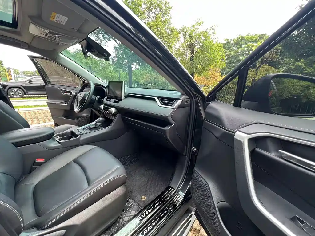 Toyota RAV4 2021 — фото 15