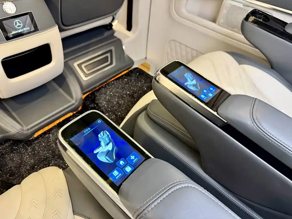 Mercedes-Benz V-Class 2021 — фото 11