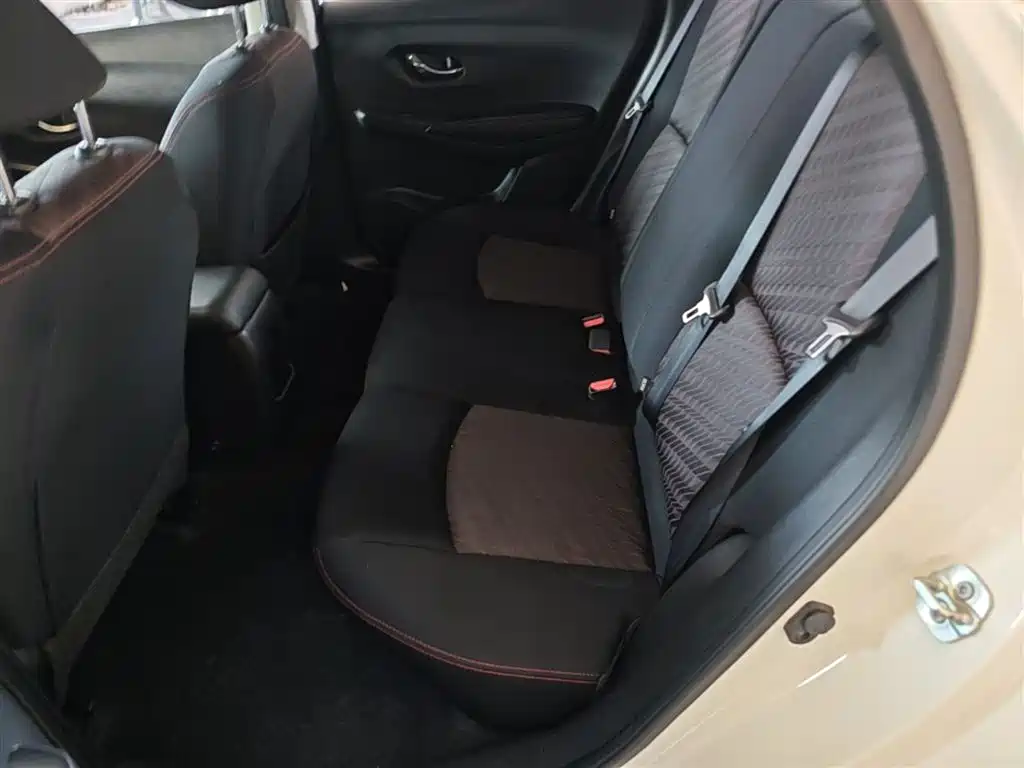 Nissan Bluebird 2019 — фото 17