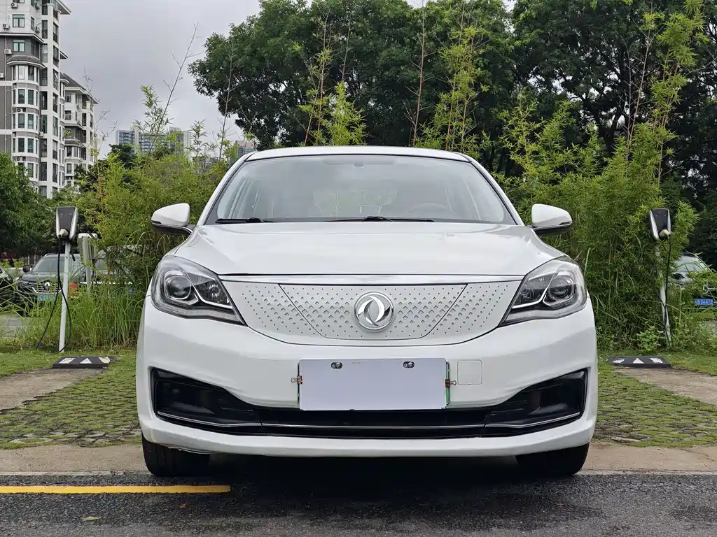 Dongfeng E70 2021