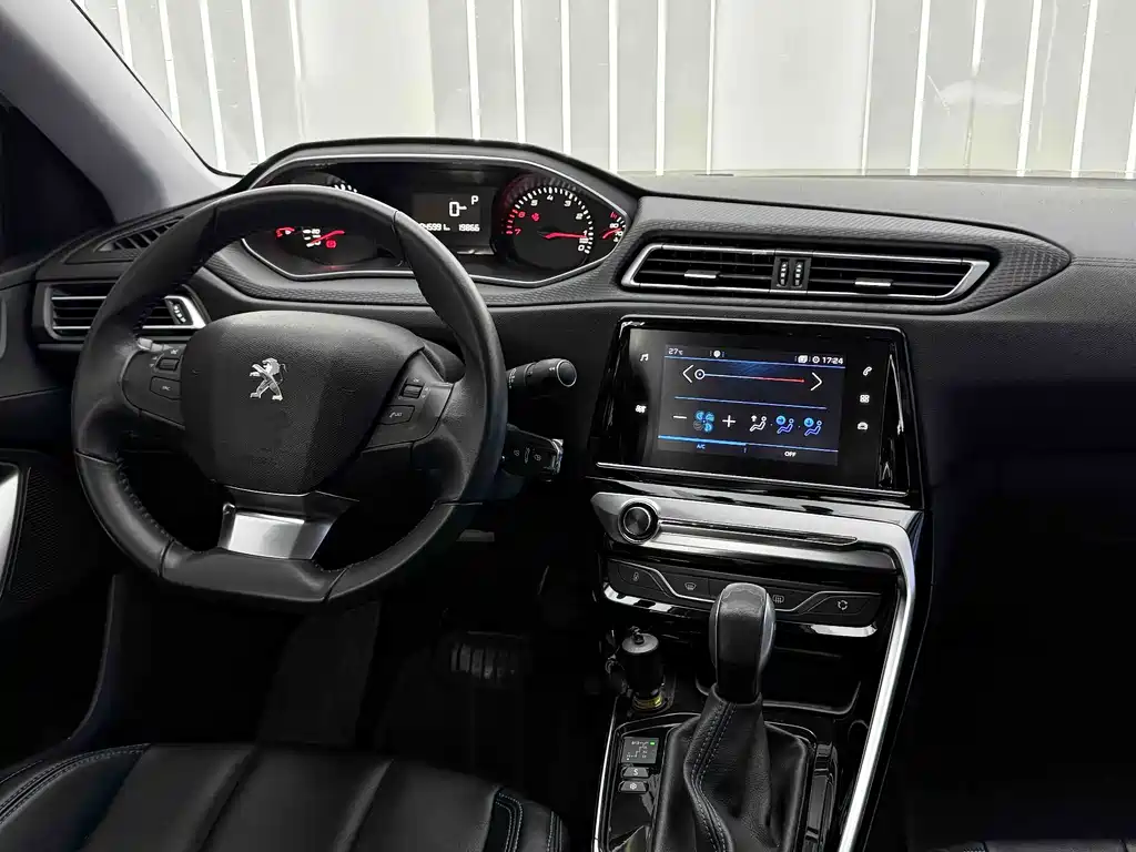 Peugeot 308 2018 — фото 12
