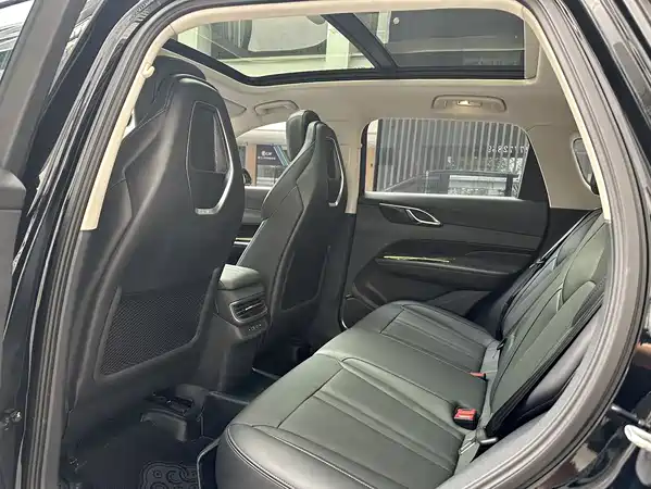 Hongqi HS3 2024