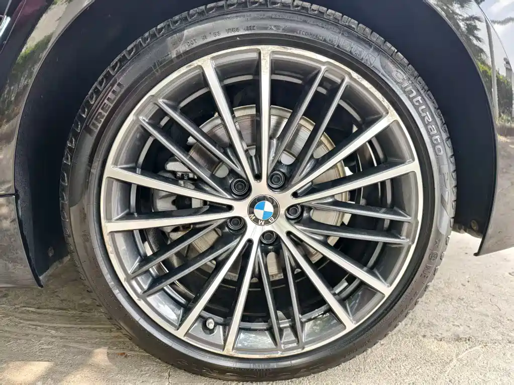 BMW 5 Series 2023 — фото 16